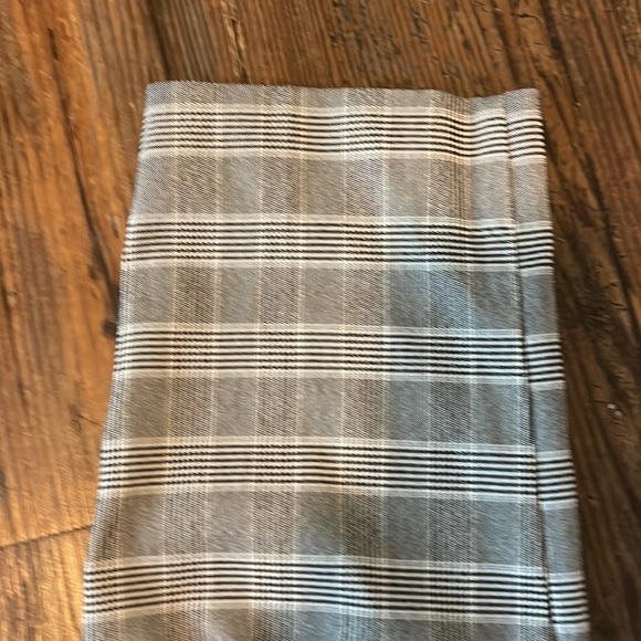 Zac & Rachel plaid paint - Picture 5 of 5